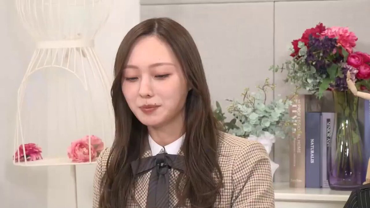 海邉朱莉、ゆで卵とクリスマスの飾り付けでファンを癒す