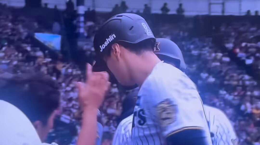 Amazon.co.jp: プロ野球チップスカード 佐藤輝明 2023 阪神