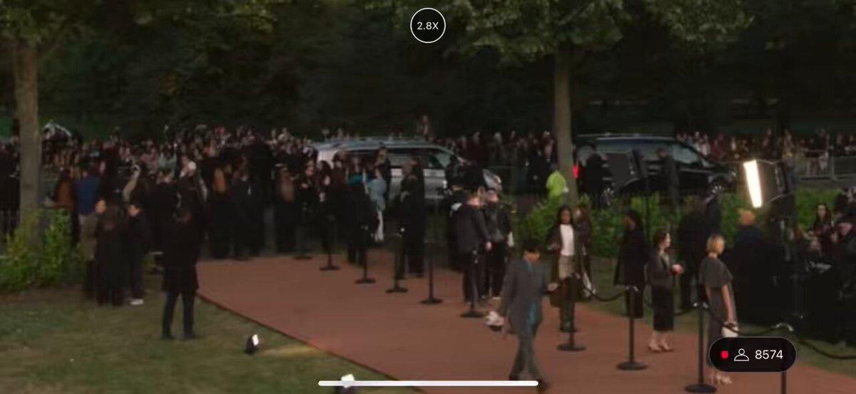 Man 向井康二さん着用BURBERRY トレックレザーアンクルブーツ 向井康二のBURBERRYファッション | TikTok