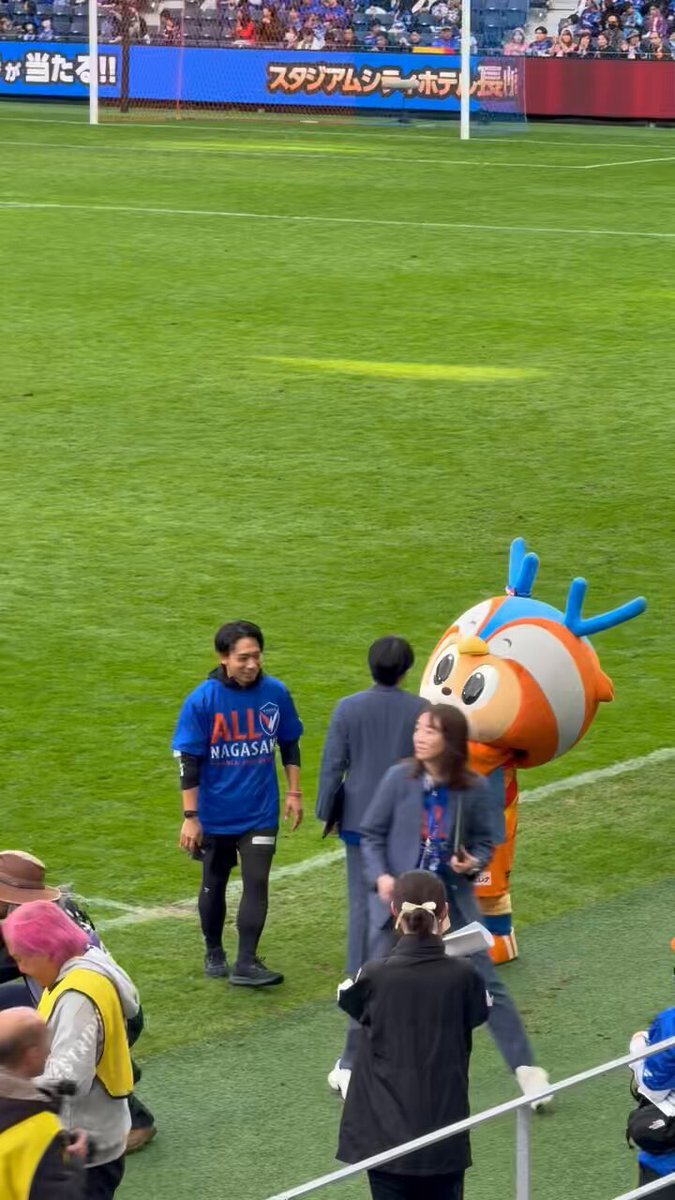 ヴィヴィ、FLOW GLOW3Dライブでファンを魅了！「可愛すぎる」「最高」の声