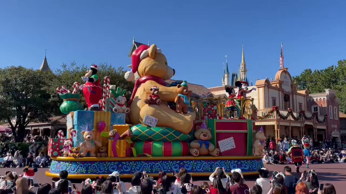 トイズ・ワンダラス・クリスマス、どんなパレード？