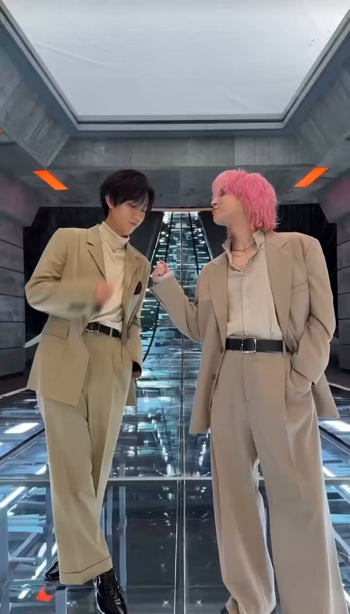 あべさく、新動画公開にファン興奮！「前からも後ろからも天使」