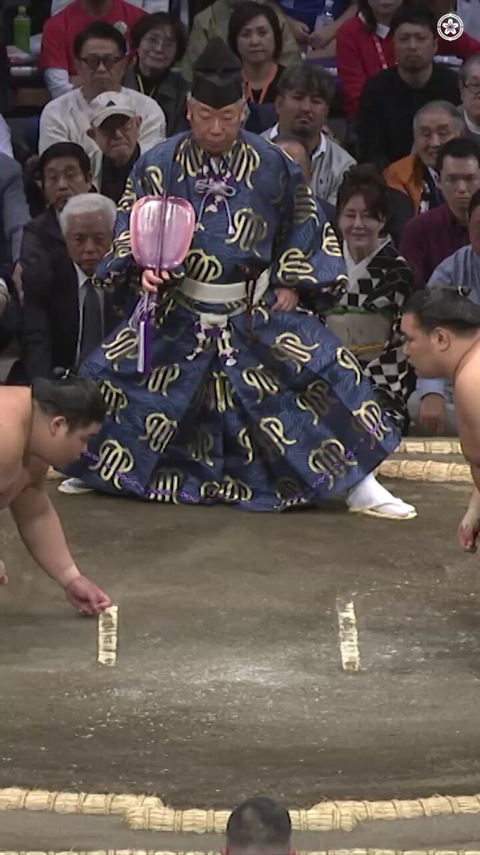 伯桜鵬関、初日から金星！今後の活躍に期待