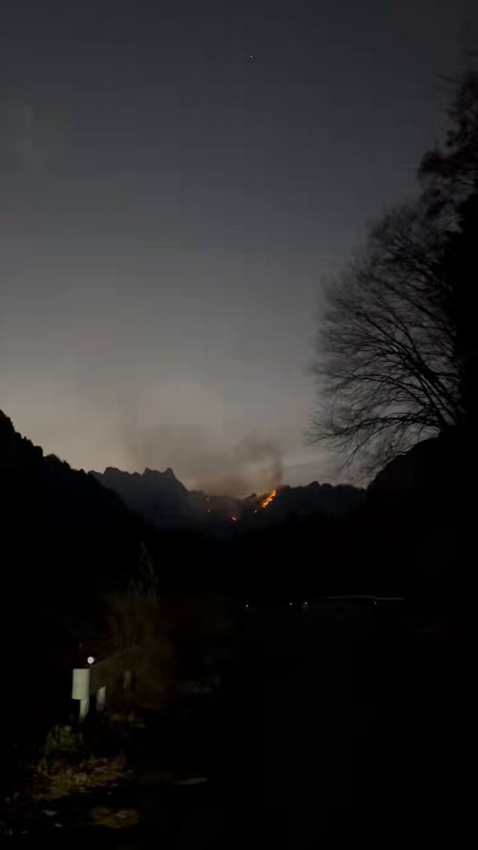 群馬・妙義山で山火事、10時間以上も延焼し鎮火を願う声