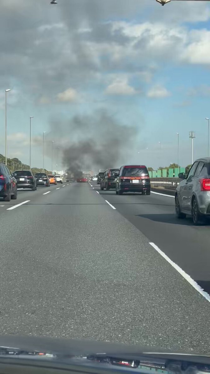 首都高湾岸線で車両火災発生