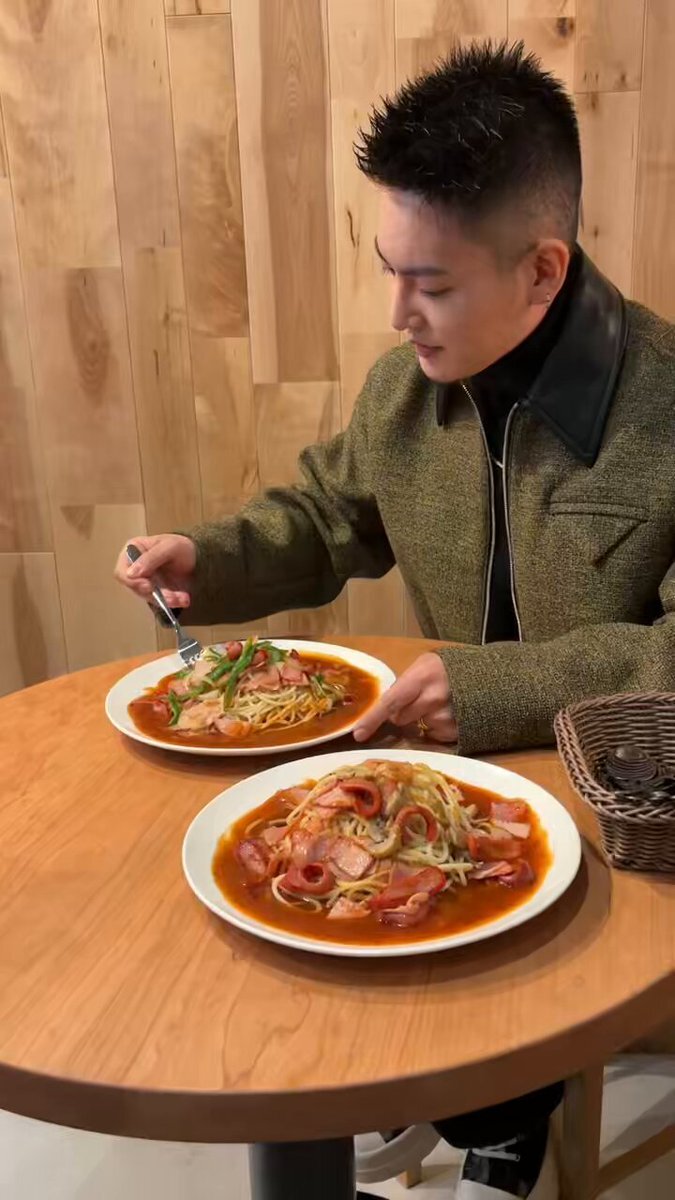 三山凌輝、あんかけパスタ専門店オープン！笑顔でファンと交流