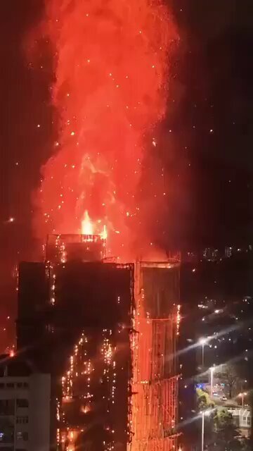 香港・宏福苑で火災、13人死亡、270人以上行方不明