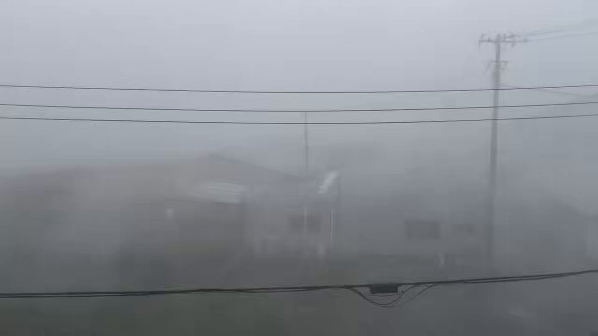 台風22号、八丈島に接近し強風と大雨