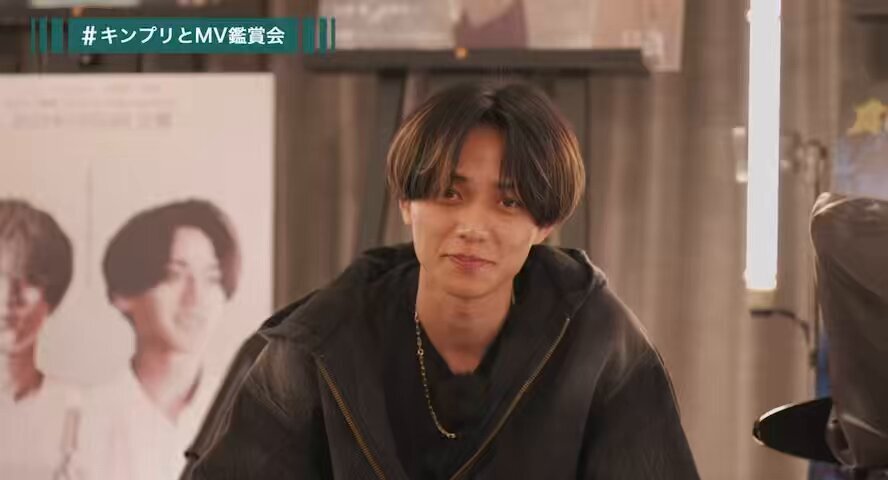 声出しNGの海人、廉がフェイスクッションに語りかける「キンプリとMV鑑賞会」