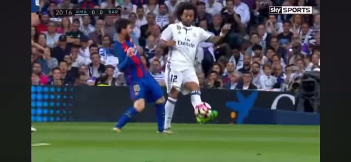 肘打ち動画、一体何が面白いのか？