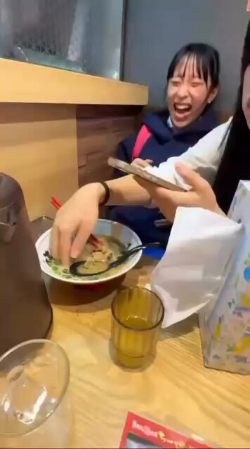 山形県で女子高生による寿司ペロ事件発生