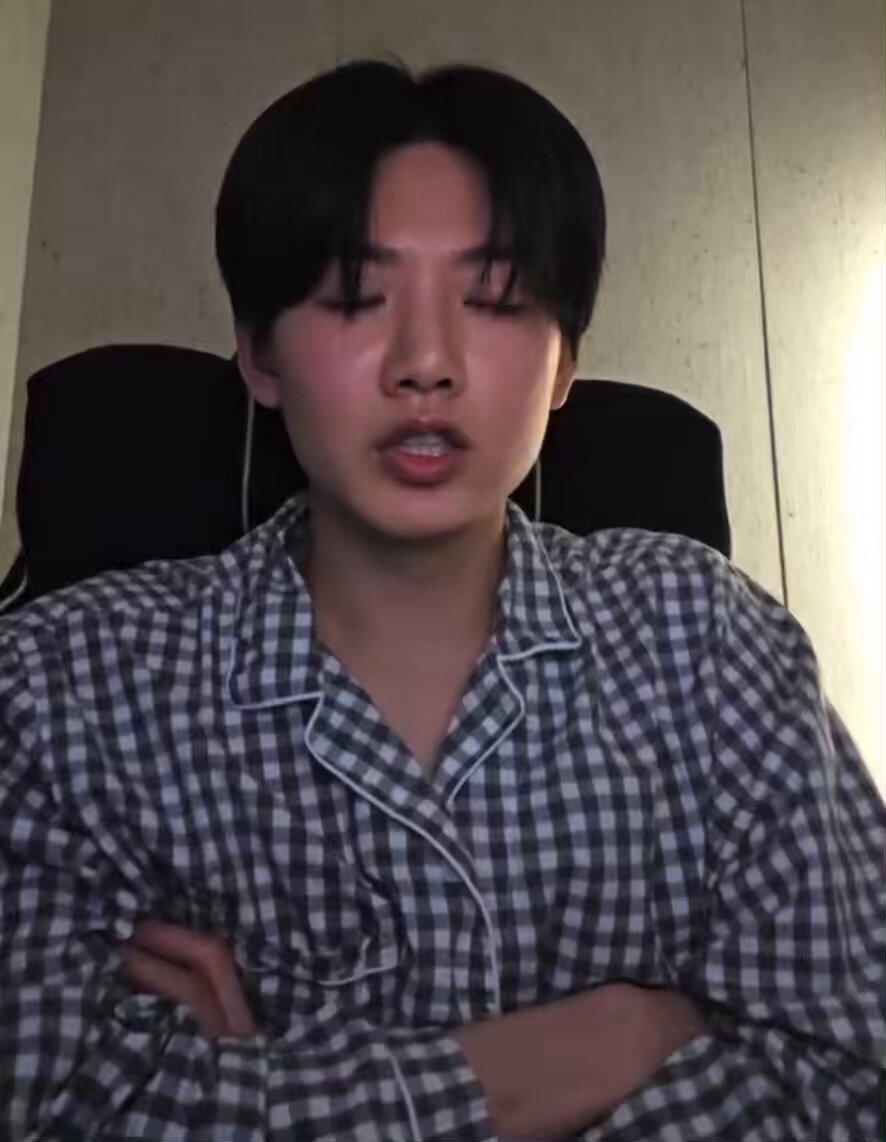 キム・ジュンギュ、飛行機でのエピソードやライブ配信でファンを魅了