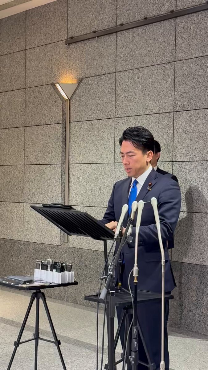 中国海軍空母「遼寧」、沖縄周辺でレーダー照射 incident 