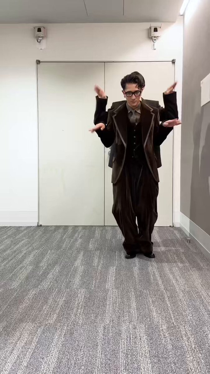 Snow Manの岩本兄弟、天使のエンジェルダンスが話題に！