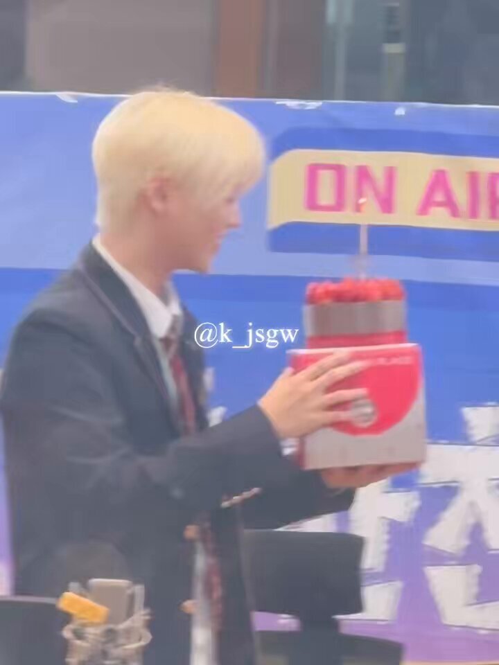 パンピの行動に批判殺到、ファン間で意見が分かれる