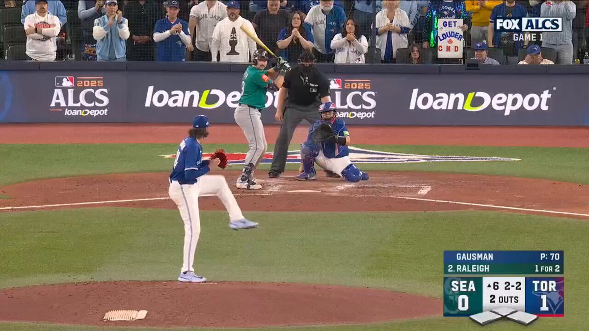 ローリー選手のホームラン、SNSを熱狂させる！